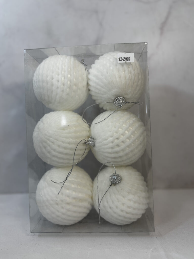 Adornos de navidad. Bolas para el arbol color Blancas