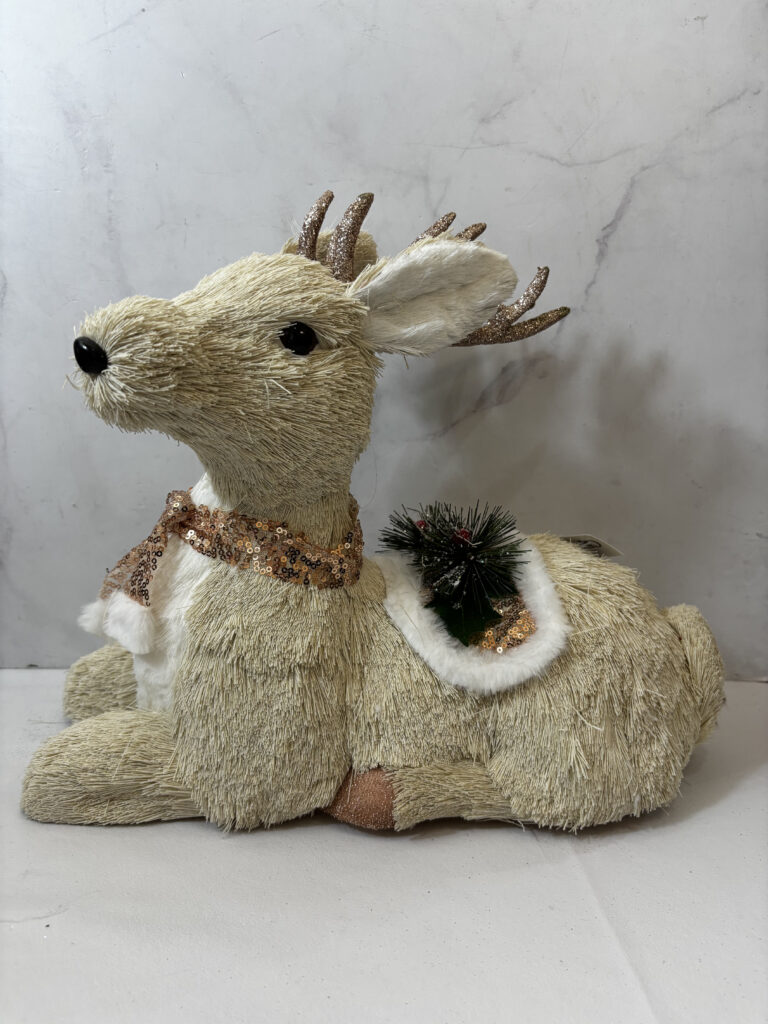 Adorno de navidad, ciervo sentado.