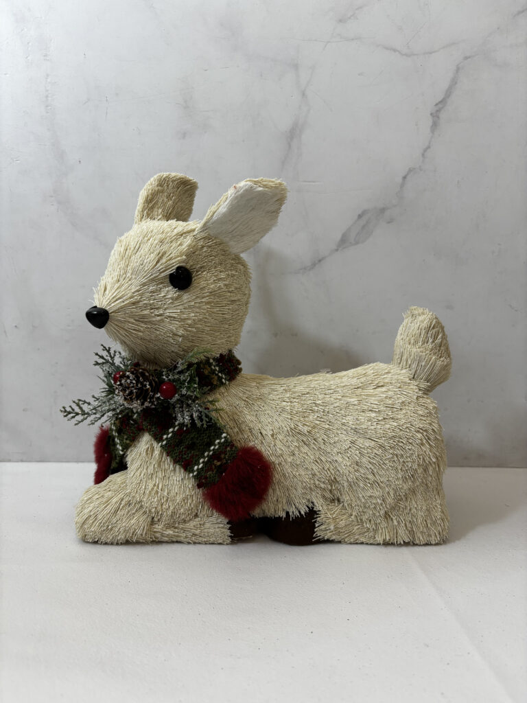 Adorno de navidad, ciervo sentado.