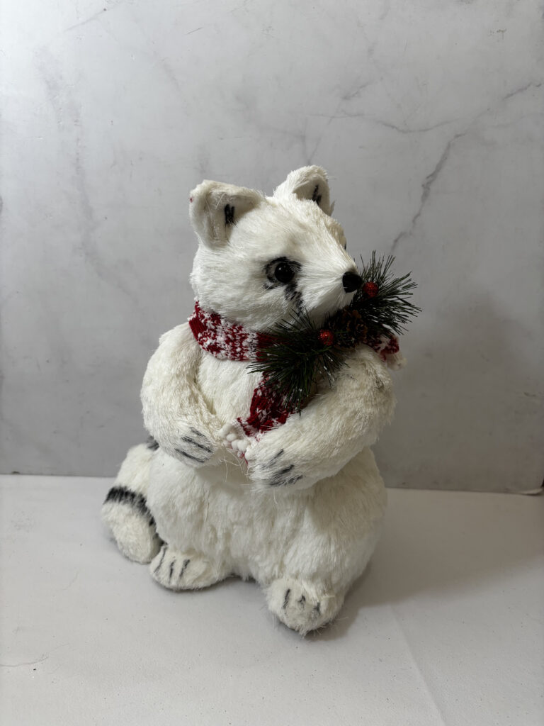 Adorno de navidad, mapache parado.